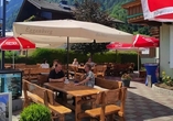 Lassen Sie sich auf der Terrasse nieder und genießen Sie die traumhafte Umgebung. 