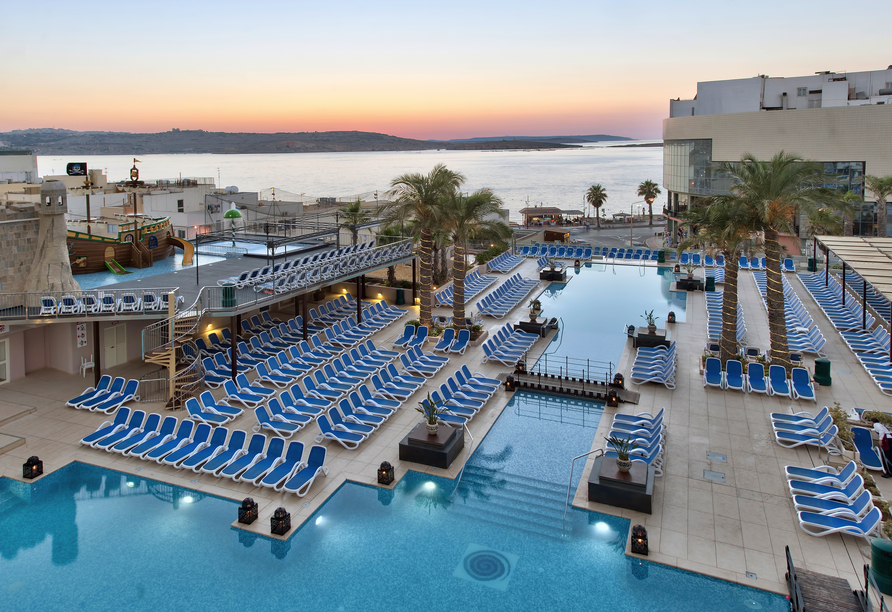 Im Doppelzimmer Meerblick im db San Antonio Hotel & Spa genießen Sie einen tollen Ausblick auf das Meer.