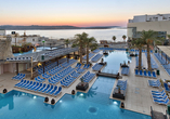 Im Doppelzimmer Meerblick im db San Antonio Hotel & Spa genießen Sie einen tollen Ausblick auf das Meer.
