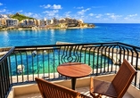 Das Doppelzimmer Meerblick im Hotel Calypso auf Gozo bietet atemberaubende Ausblicke.