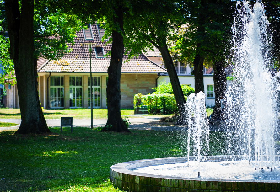 Der Stadtpark direkt vor dem Hotel lädt mit seiner schönen Brunnenfontäne zum Verweilen ein.