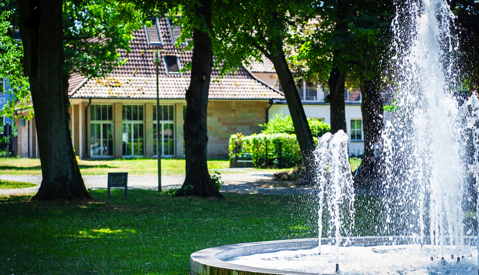Der Stadtpark direkt vor dem Hotel lädt mit seiner schönen Brunnenfontäne zum Verweilen ein.