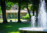 Der Stadtpark direkt vor dem Hotel lädt mit seiner schönen Brunnenfontäne zum Verweilen ein.