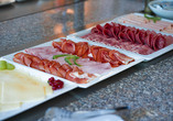 Herzhaftes und weitere Köstlichkeiten ergänzen das Frühstücksangebot.