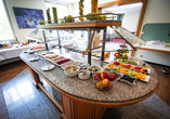 Das Frühstücksbuffet bietet eine abwechslungsreiche Auswahl für jeden Geschmack.