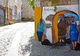 Die berühmten Murales erzählen an den Häuserwänden von Orgosolo von Geschichte, Kultur und sardischer Identität.