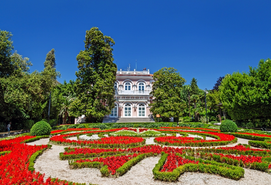 Besuchen Sie die Villa Angiolina mit Park.