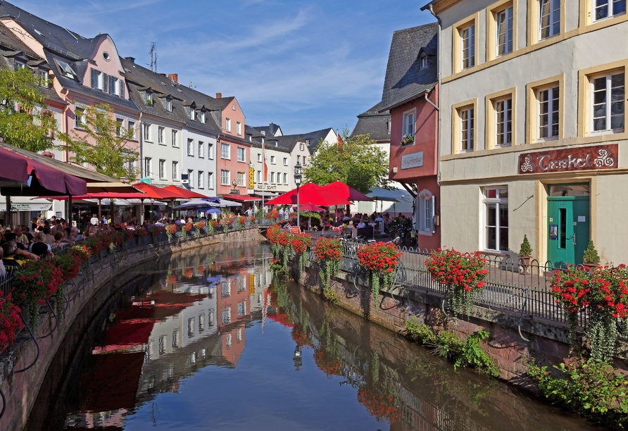 Die Altstadt von Saarburg lockt mit tollen Cafés und Restaurants.