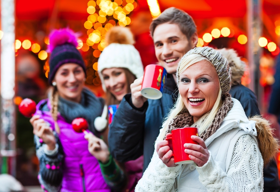 Heißer Glühwein, Kakao und Süßes sollten bei Ihrem Besuch der Weihnachtsmärkte nicht fehlen.