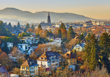 Besuchen Sie die mittelalterliche Großstadt Freiburg im Breisgau.
