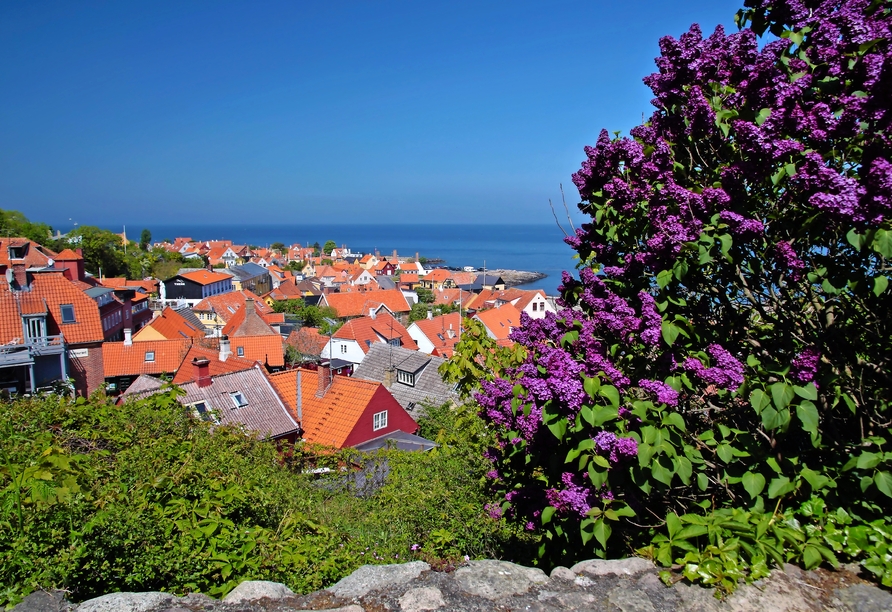 Blick auf Gudhjem auf der Insel Bornholm, Dänemark