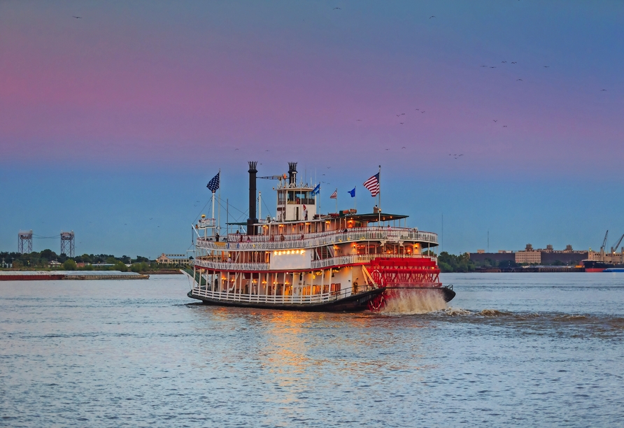 Erleben Sie auf einem zubuchbaren Ausflug eine unvergessliche Bootsfahrt auf dem Mississippi.