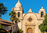 Die historische Carmel Mission in Carmel-by-the-Sea verzaubert mit ihrer eindrucksvollen Architektur und kalifornischem Charme.