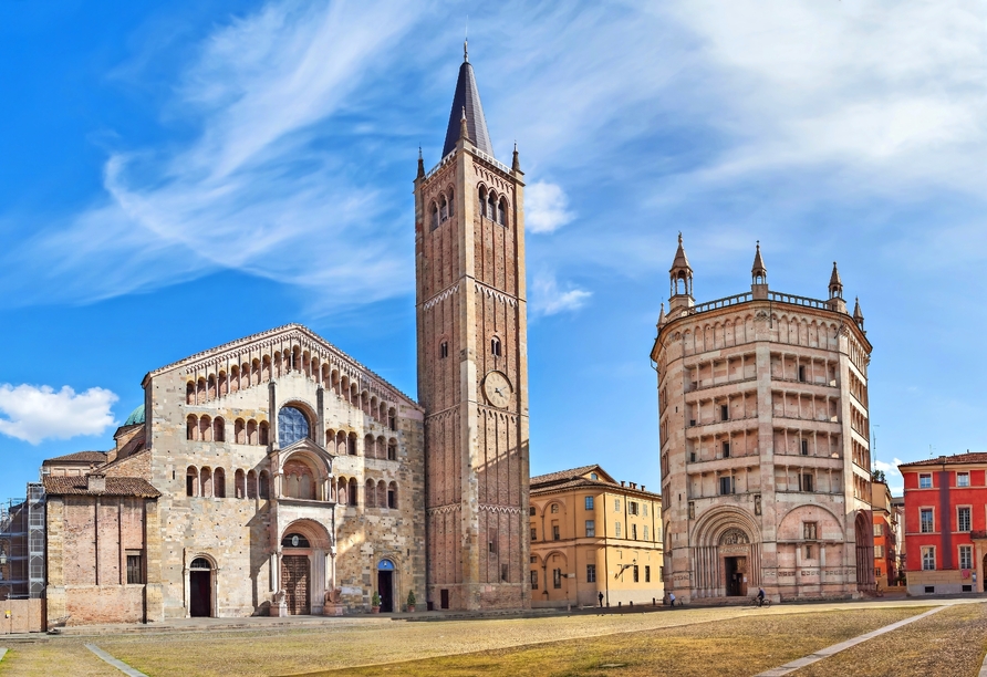 Der Dom und das Baptisterium bilden das eindrucksvolle historische Herz von Parma.