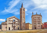 Der Dom und das Baptisterium bilden das eindrucksvolle historische Herz von Parma.