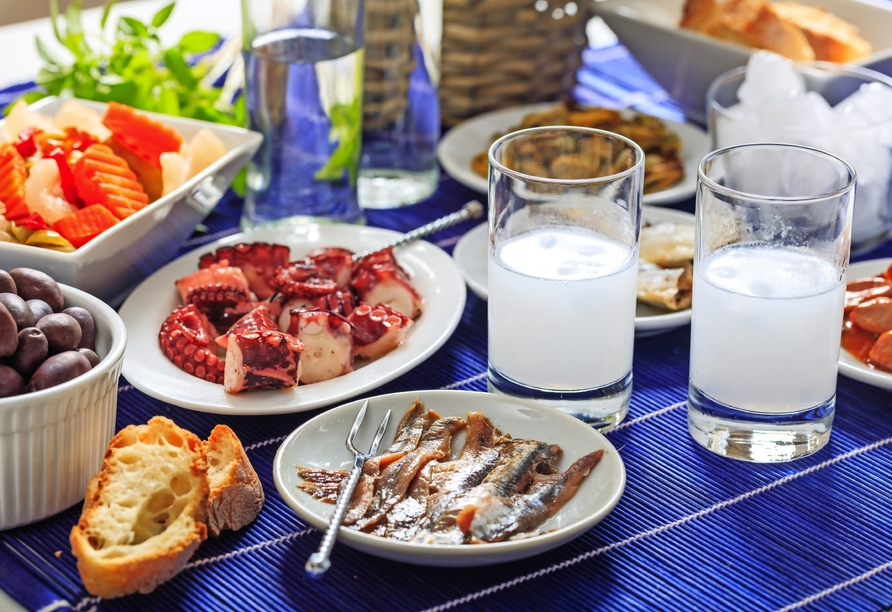 Lassen Sie sich Griechenlands Köstlichkeiten schmecken.