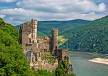 Entlang Ihrer Tour entdecken Sie zahlreiche Burgen, wie hier die Burg Rheinstein bei Trechtingshausen.