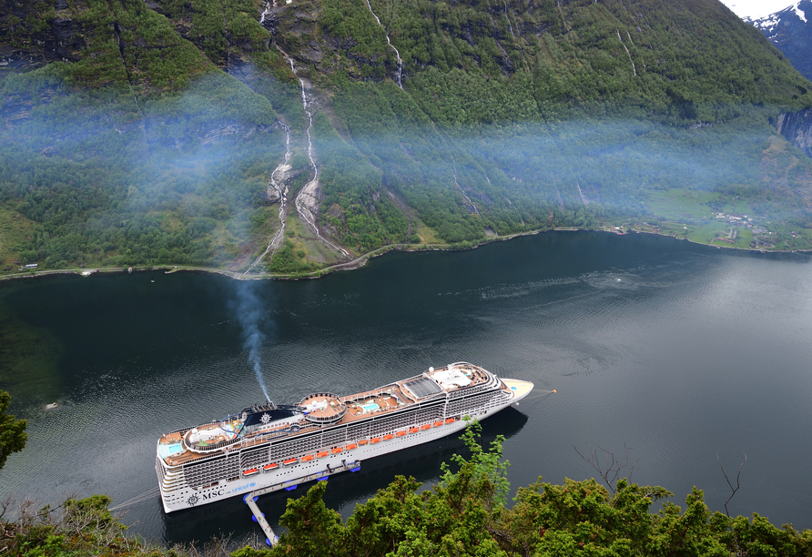 Die MSC Preziosa bringt Sie durch die malerischen Fjorde in Norwegen.
