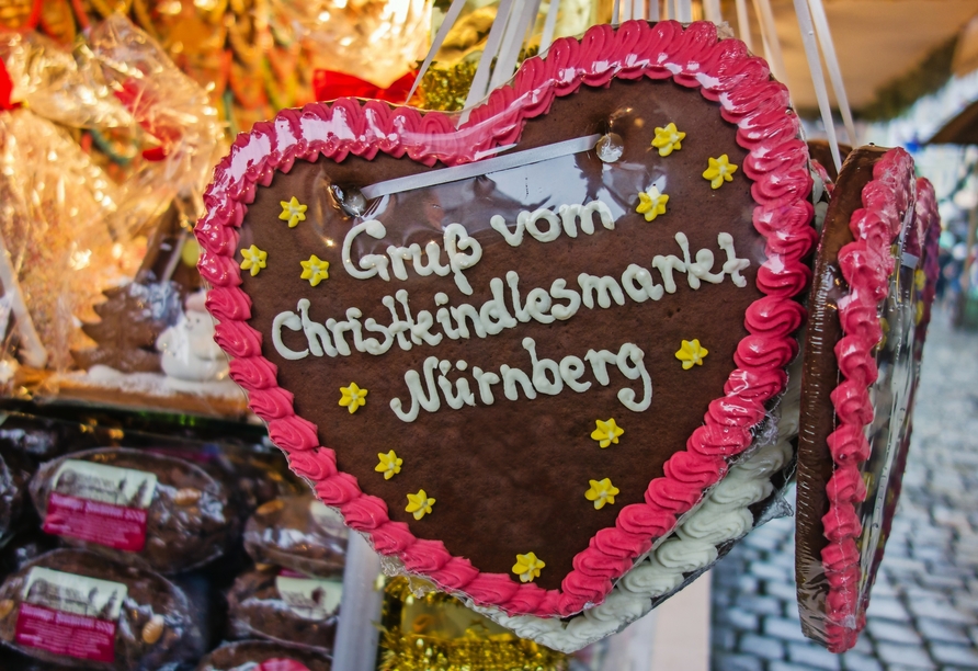 Besuchen Sie den weltberühmten Christkindlesmarkt in Nürnberg.