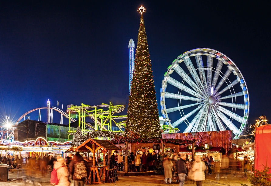 Besuchen Sie den Weihnachtsmarkt im Hyde Park. Wer das optionale Eintrittsgelderpaket gebucht hat, kann zudem die tolle Aussicht vom London Eye genießen.