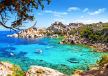 Sardiniens Smaragdküste zeigt sich von ihrer eindrucksvollen Seite.