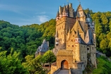 Besuchen Sie die sagenhaft schöne Burg Eltz.