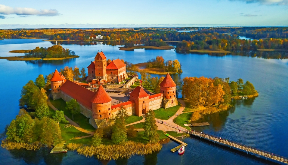 Die Wasserburg Trakai ist eine der bekanntesten Sehenswürdigkeiten Litauens.