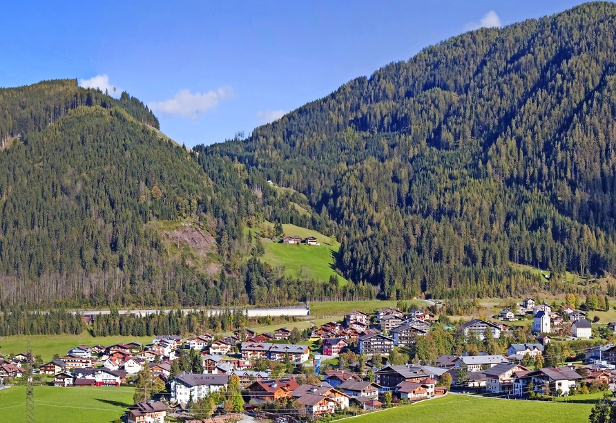Flachau begeistert mit seiner beeindruckenden Bergkulisse und weitläufigen Naturlandschaft.