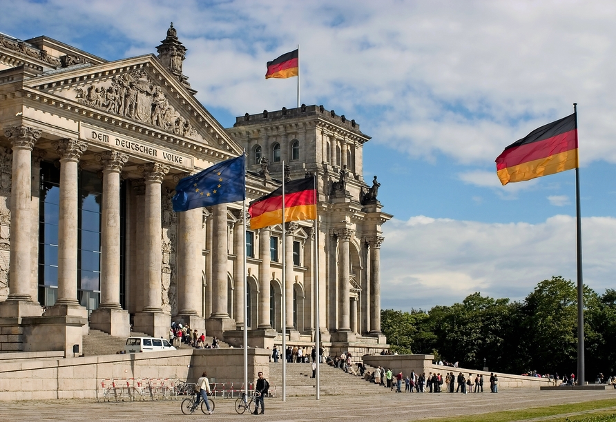 Das Reichstagsgebäude sollten Sie sich auf die Liste der Sehenswürdigkeiten schreiben.